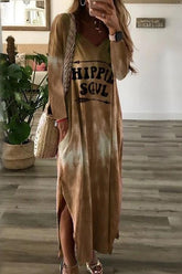 Vestido largo de manga larga con abertura lateral y letras
